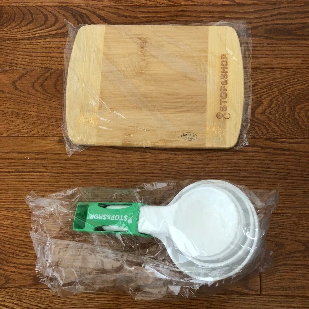 Measuring Cups and Cutting Board Kitchen Set